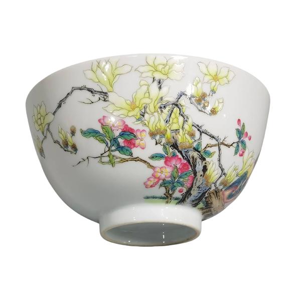 東京蕓術(shù)清乾隆 琺瑯彩花石錦雞圖碗