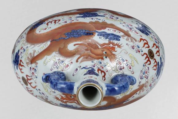 東京蕓術(shù)清雍正 青花礬紅龍紋描金抱月瓶