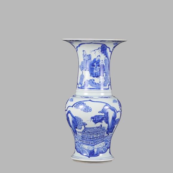 東京蕓術(shù)清代康熙 青花開窗人物大鳳尾尊瓶