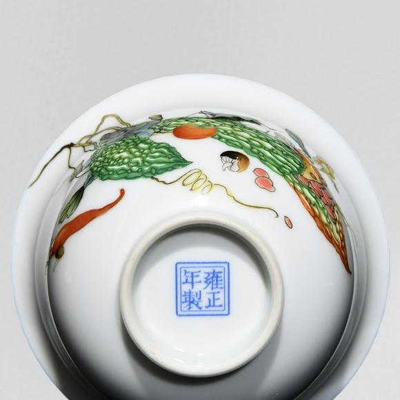 東京蕓術(shù)清雍正 琺瑯彩瓜果紋蓋碗