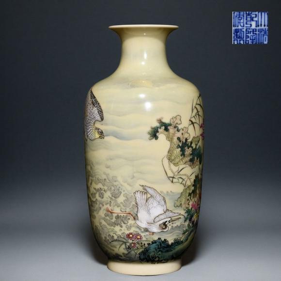 東京蕓術(shù)清乾隆 米黃釉粉彩花鳥紋燈籠瓶