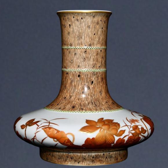 東京蕓術(shù)清雍正 木紋釉礬紅描金荷花紋扁肚瓶