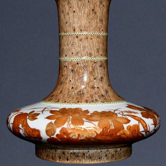 東京蕓術(shù)清雍正 木紋釉礬紅描金荷花紋扁肚瓶