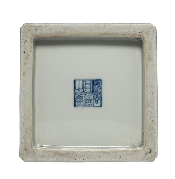 Castle AuctionA Chinese blue and white figure brush holder, Republic Pr.