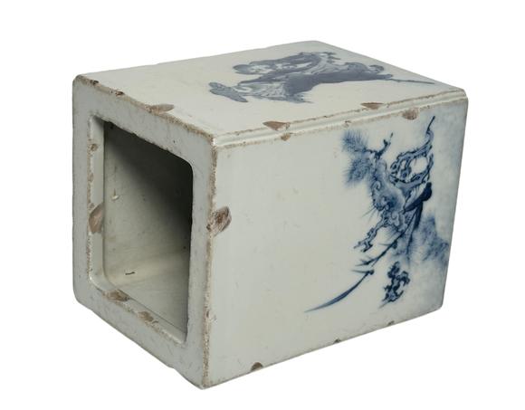 Castle AuctionA Chinese blue and white figure brush holder, Republic Pr.