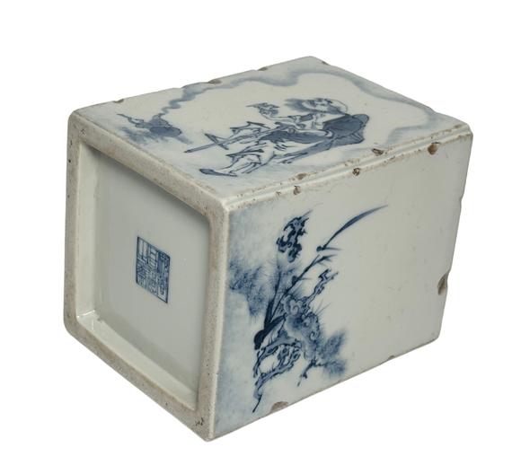 Castle AuctionA Chinese blue and white figure brush holder, Republic Pr.