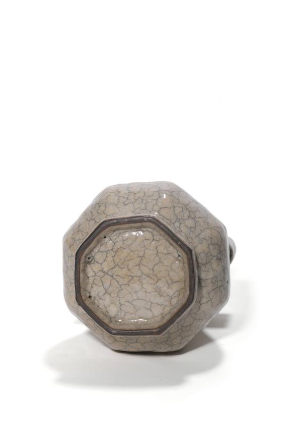 Castle AuctionA Ge-Style Crackle Hexagonal Arrow Vase, 12th–14th C Pr.