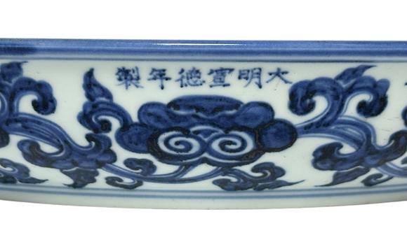 Castle AuctionA Chinese blue-and-white parrot plate, Ming Dynasty Pr. 