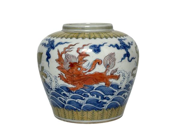 Castle AuctionBlue-and-white doucai jar with scription mark, Ming Dynasty Pr. 