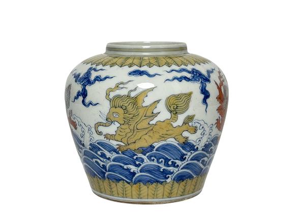 Castle AuctionBlue-and-white doucai jar with scription mark, Ming Dynasty Pr. 