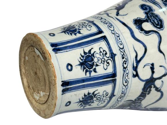 Castle AuctionA Chinese blue-and-white plum vase, Ming Dynasty Pr. 