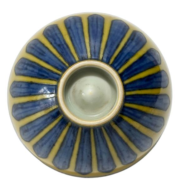 Castle AuctionA Chinese yellow-ground cup with blue-and-white chrysanthemum pattern, Ming Dynasty Pr. 