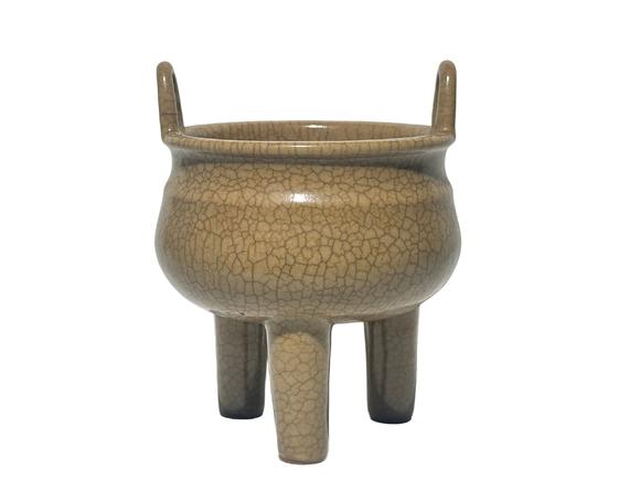 Castle AuctionA Chinese guan ware censor, Ming Dynasty Pr. or earlier.