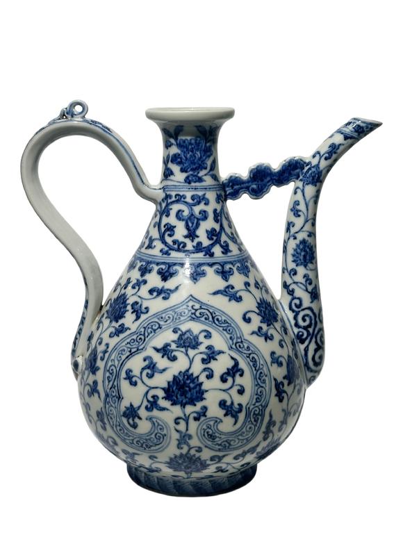 Castle AuctionA Chinese blue-and-white teapot, Ming Dynasty Pr. 