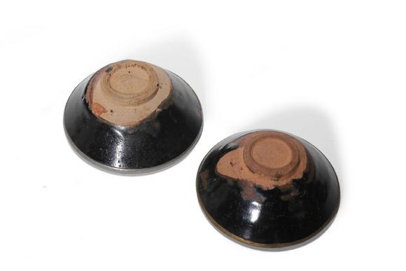 Castle AuctionA White Glaze Ewer and Two Black Glaze Tea Bowls with Metal Rims, 10th–13th C Pr.