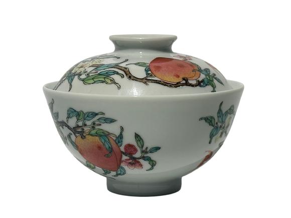 Castle AuctionA Chinese lided Famille Rose bowl, YongZheng Pr. 