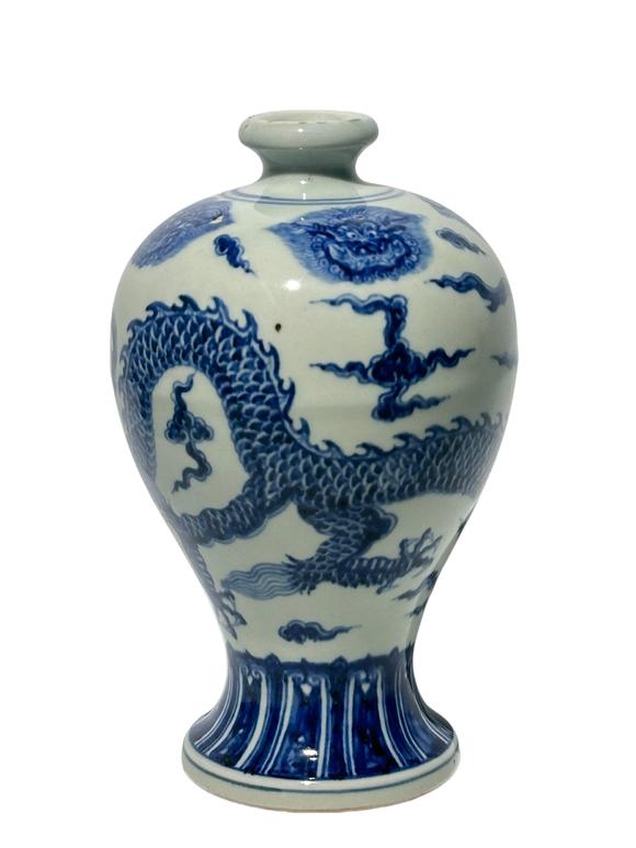 Castle AuctionA Chinese blue-and-white plum vase decorated with cloud and dragon patterns, Ming Dynasty Pr. 