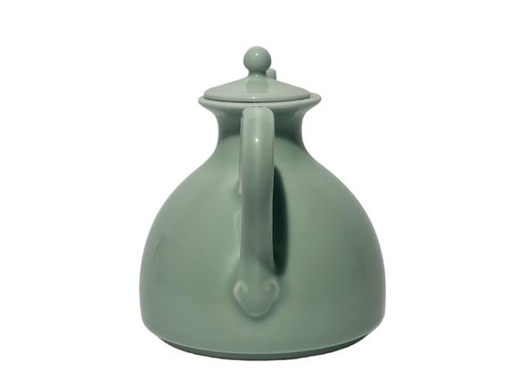 Castle AuctionA Chinese powder-green glazed pot, Qian Long Pr. 