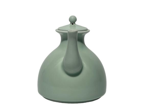 Castle AuctionA Chinese powder-green glazed pot, Qian Long Pr. 