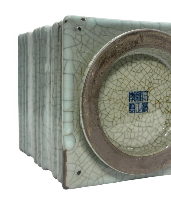 Castle AuctionA Chinese guan ware vase, YongZheng Pr. 