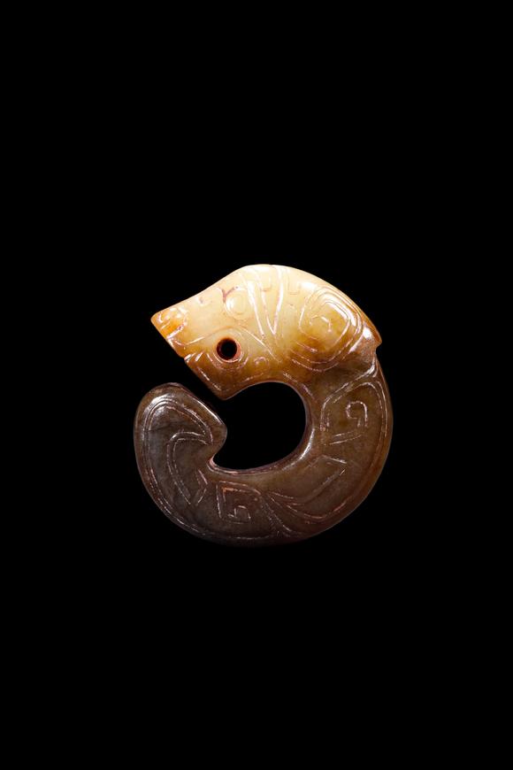 Castle AuctionA Two-Tone Jade C-Shaped Dragon Pendant, Shang, Circa 13th–11th C BC Pr.