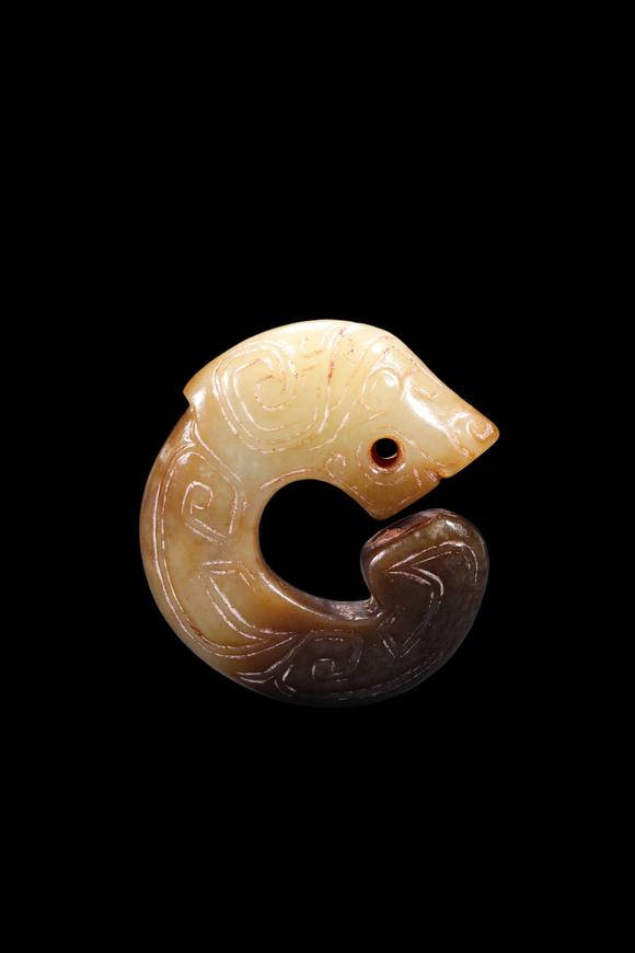 Castle AuctionA Two-Tone Jade C-Shaped Dragon Pendant, Shang, Circa 13th–11th C BC Pr.