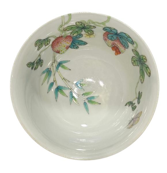 Castle AuctionA Chinese Famille Rose bowl, Qing Dynasty Pr. 