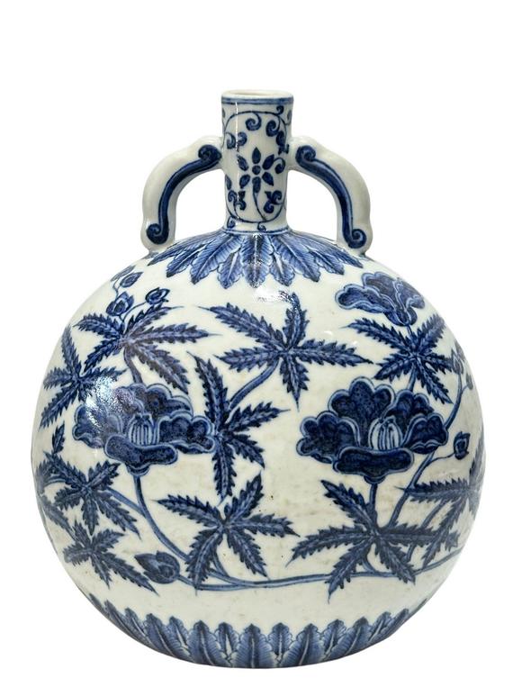 Castle AuctionA Chinese Blue and white okrA Chinese pattern moonflask vase, Ming Dynasty Pr. 