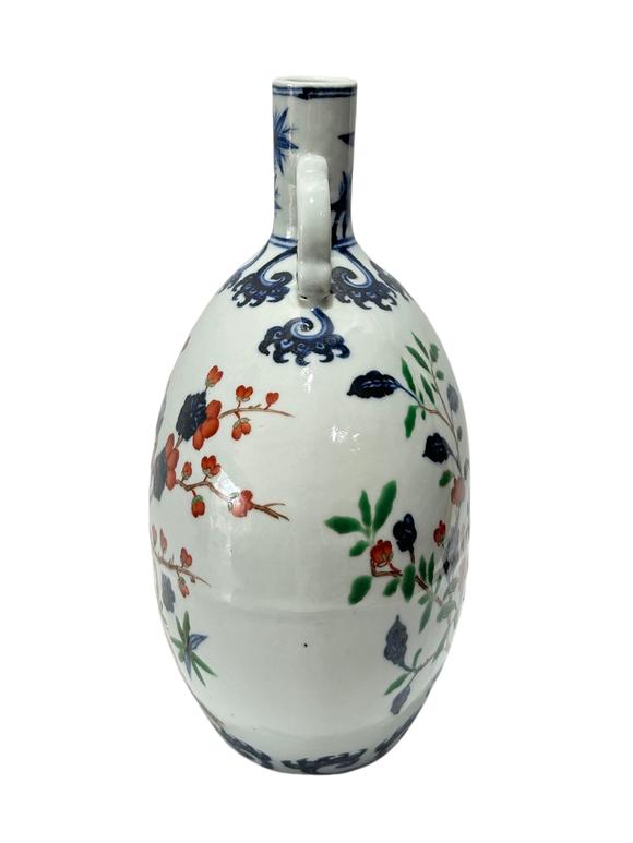 Castle AuctionA Chinese Blue and white moonflask vse with Famille Verte deco, Ming Dynasty Pr. 