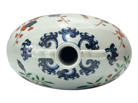 Castle AuctionA Chinese Blue and white moonflask vse with Famille Verte deco, Ming Dynasty Pr. 
