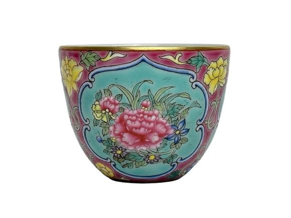 Castle AuctionA rare cup decorated with flower pattern, Kang Xi Pr. 