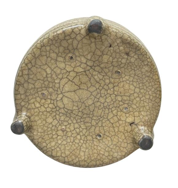 Castle AuctionA guan ware censor, Ming Dynasty Pr. or earlier.