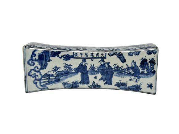 Castle AuctionA Chinese blue-and-white figure paperweight, unkown age.