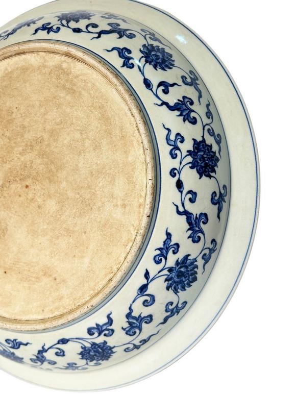 Castle AuctionA Chinese plate of blue-and-white with flower-patterned, Ming Dynasty Pr. 