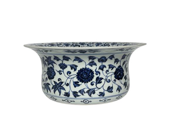 Castle AuctionA Chinese large Blue and white basin, Ming Dynasty Pr. 