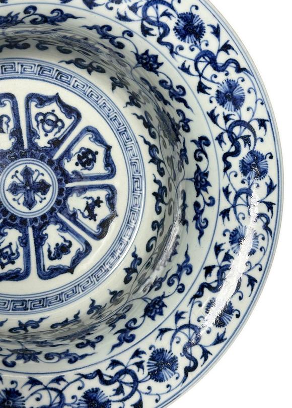 Castle AuctionA Chinese large Blue and white basin, Ming Dynasty Pr. 