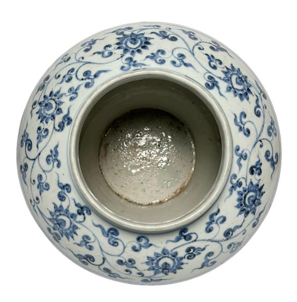 Castle AuctionA Chinese blue and white figure jar, Mid of Ming Dynasty Pr. 