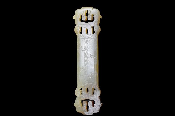 Castle AuctionA Jade ornament, 2th- 12th Pr.