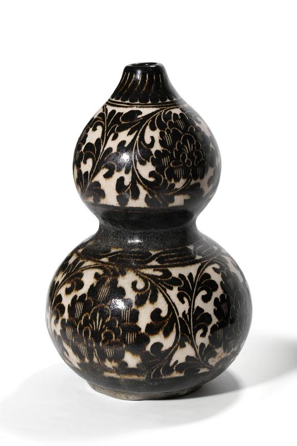 Castle AuctionA Cizhou Kiln Black Floral Double Gourd Vase, 12th–13th C Pr.