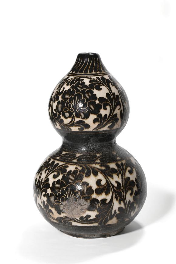 Castle AuctionA Cizhou Kiln Black Floral Double Gourd Vase, 12th–13th C Pr.