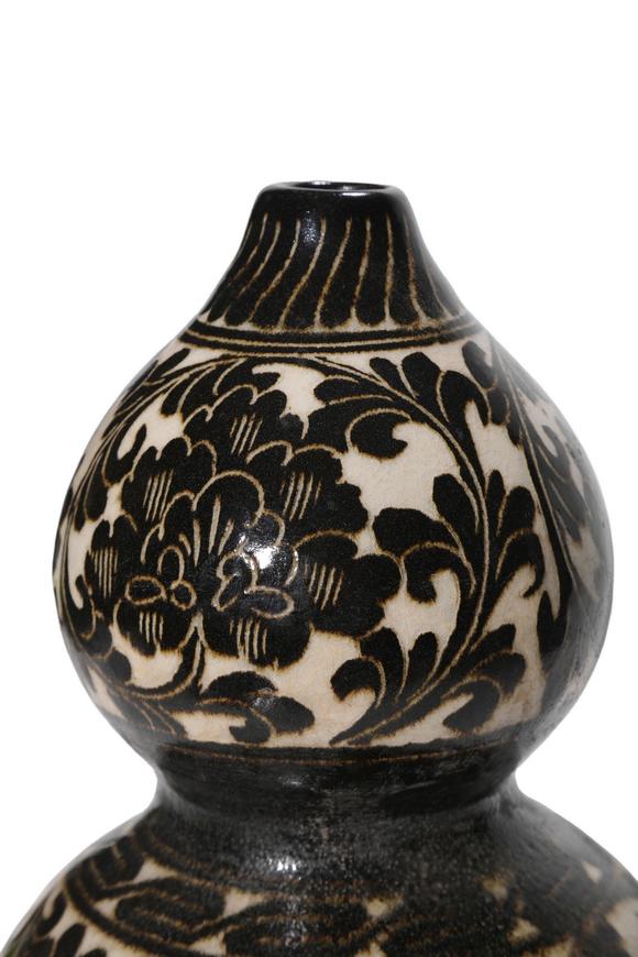 Castle AuctionA Cizhou Kiln Black Floral Double Gourd Vase, 12th–13th C Pr.