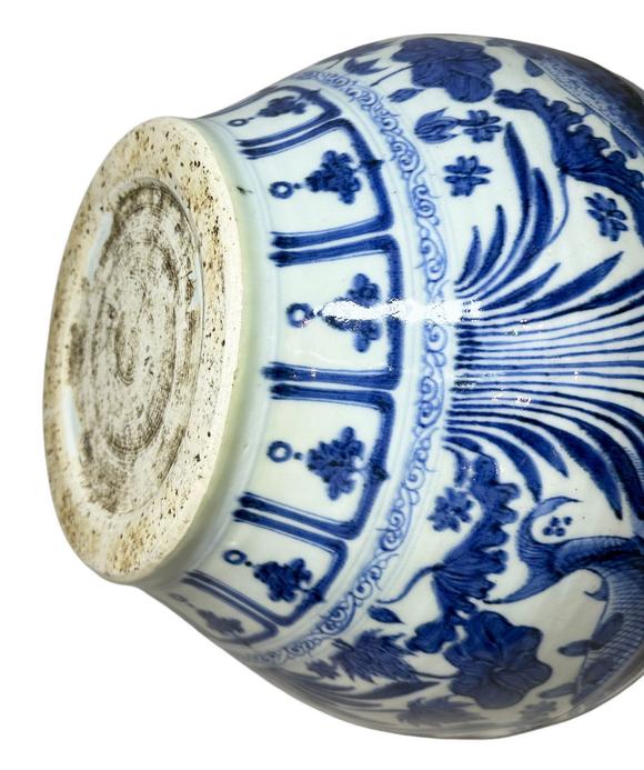 Castle AuctionA fine Blue-and-white jar with fish and algae pattern, Ming Dynasty Pr. 