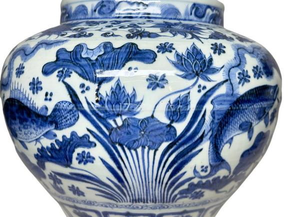 Castle AuctionA fine Blue-and-white jar with fish and algae pattern, Ming Dynasty Pr. 