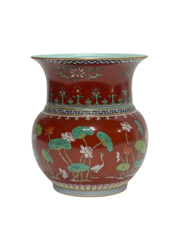 Castle AuctionA Chinese Coral red colour Famille Rose vase, Qian Long Pr. 