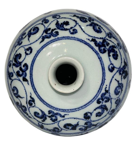 Castle AuctionA Chinese blue-and-white plum vase with entwined lotus patterns, Ming Dynasty Pr. 