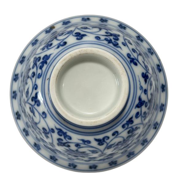 Castle AuctionA Chinese blue-and-white cup with entwined lotus pattern, Ming Dynasty Pr. 