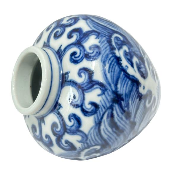 Castle AuctionBlue-and-white jar with seawater pattern, Ming Dynasty Pr. 
