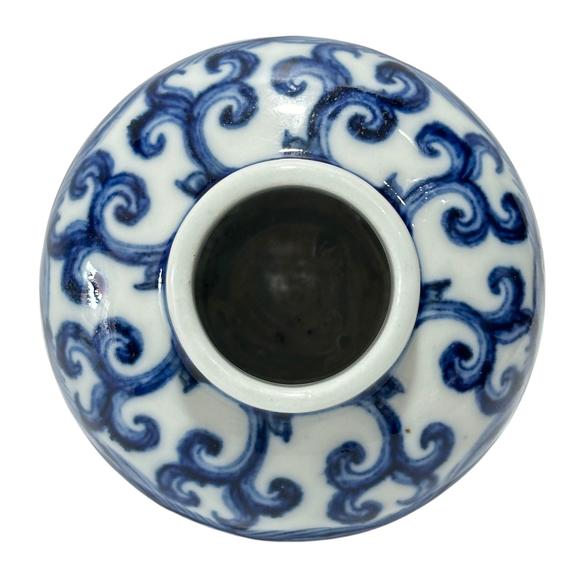 Castle AuctionBlue-and-white jar with seawater pattern, Ming Dynasty Pr. 