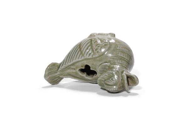 Castle AuctionA Yue Kiln Duck-Shaped Water Dropper, 3rd–6th C Pr.