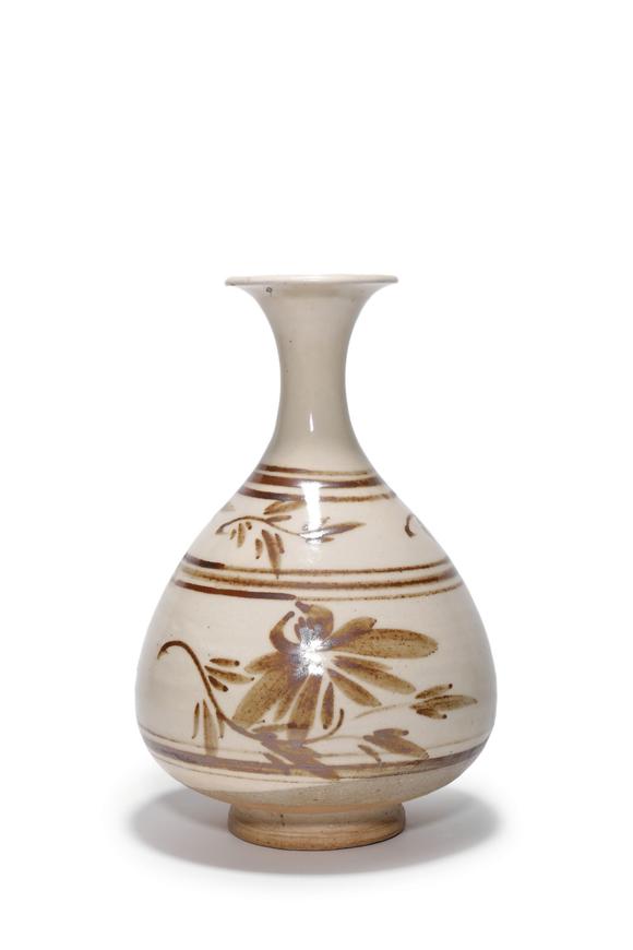 Castle AuctionA Cizhou Kiln Brown Floral Yuhuchun Vase, 12th–13th C Pr.